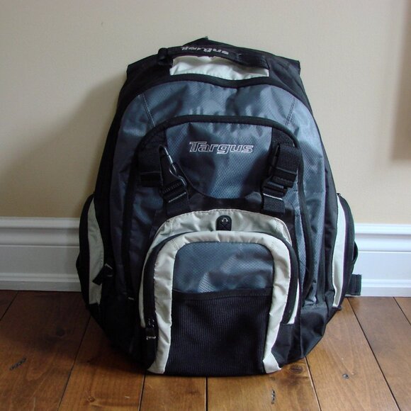 Targus Backpack Computer Laptop Business Travel Student Bag Excellent Like NEW - Picture 1 of 11
